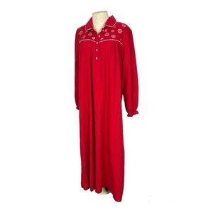 LL Bean flannel nightgown Size M red embroidered snowflakes Smocked bodice VTG